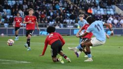 Soccer-Late Heskey strike spurs Manchester City to victory in FA Youth Cup