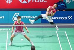 Sze Fei-Izzuddin fight back to reach Thailand Open semis