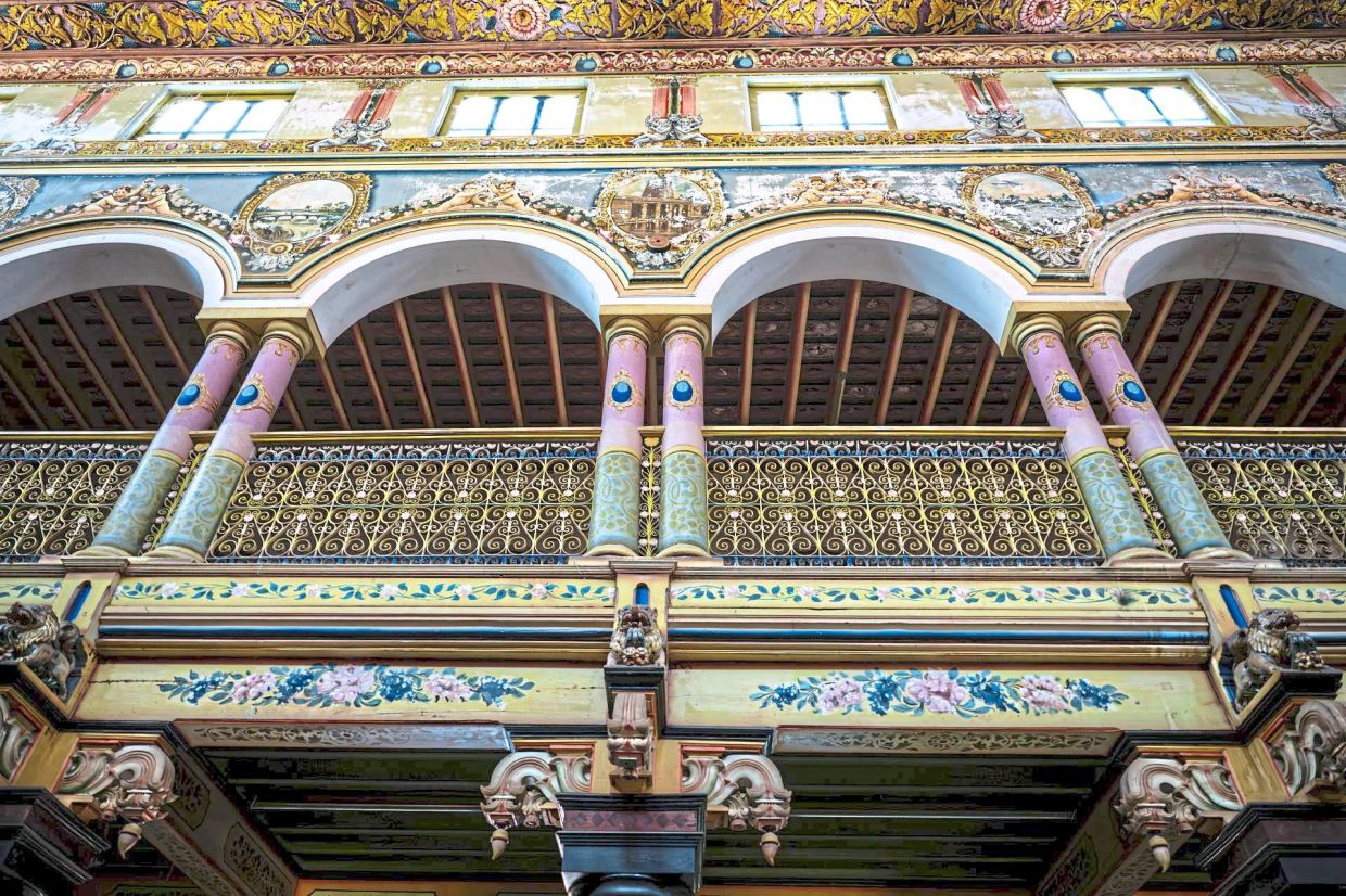 Athangudi tiles are used to decorate the mansions in Chettinad.