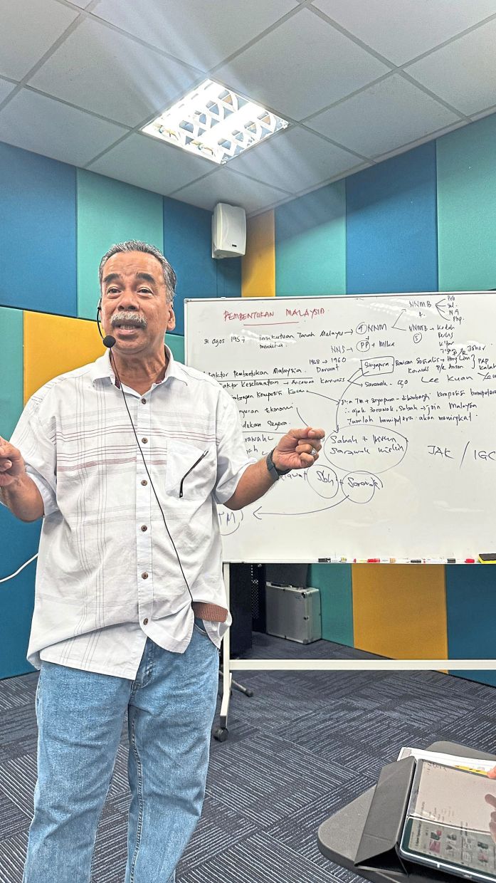 Azman still conducts free history tuition classes at Perpustakaan Sultan Abdul Samad Banting every Friday. — Handout