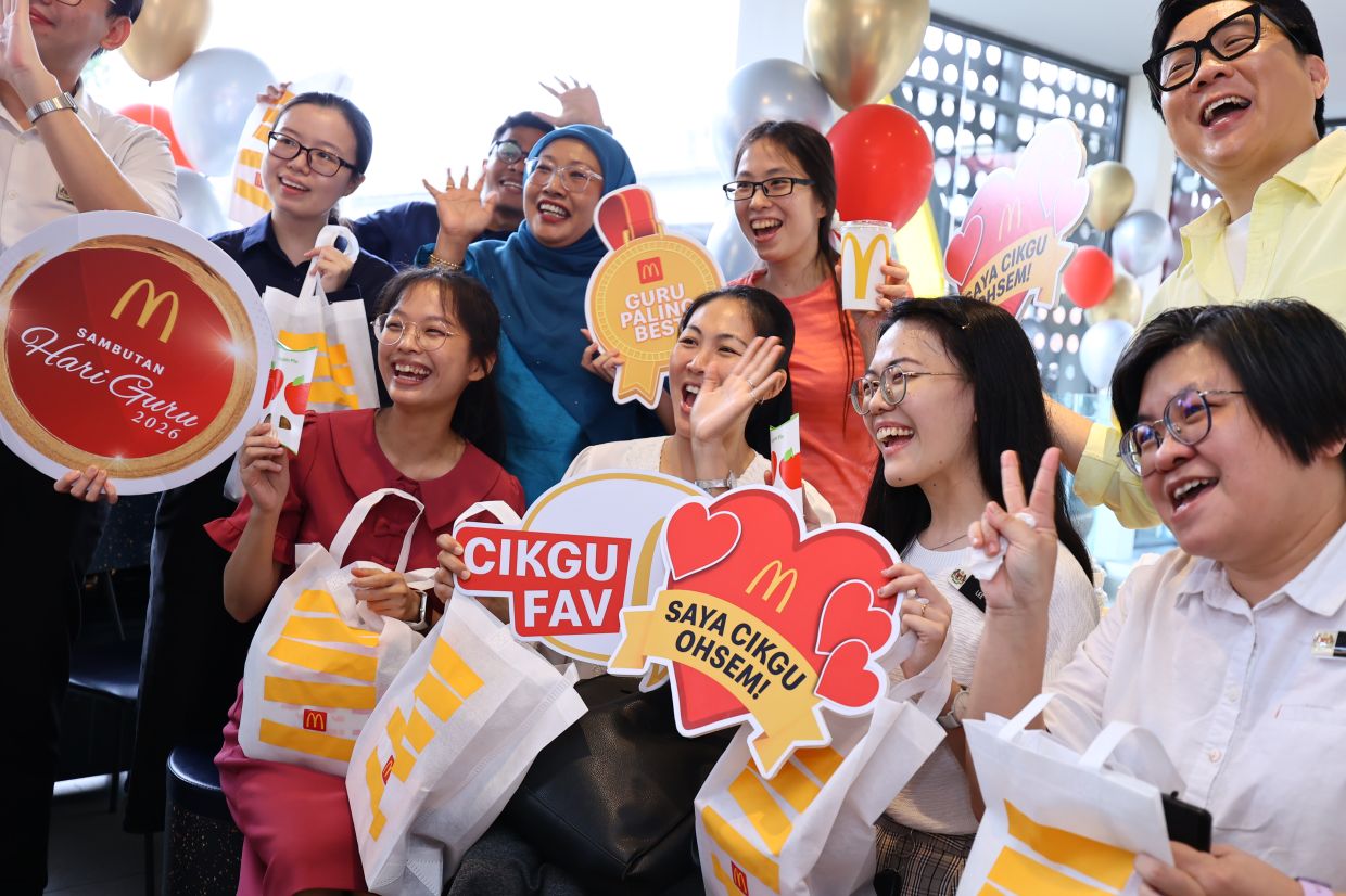 Swapping the classroom for community cheer, SJKC Chong Hwa educators letting their hair down at the McDonald’s Titiwangsa Drive-Thru celebration.