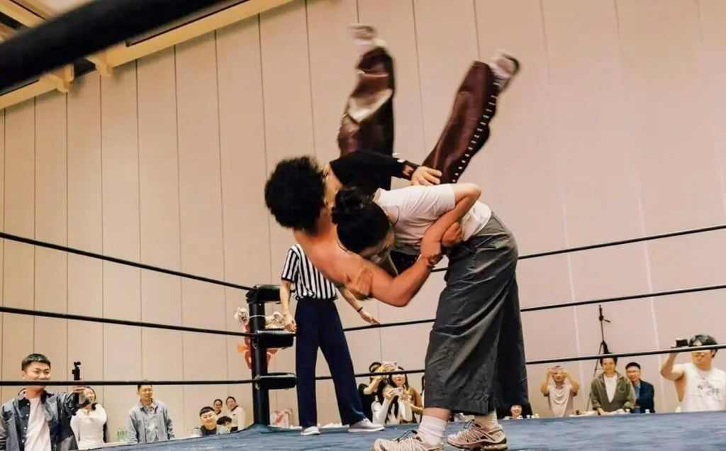 The blushing bride gets the better of her groom as she slams him onto the canvas. - Photo: ettoday.net