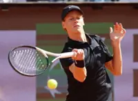 Tennis-Record-breaker Sinner beats Medvedev to set up Italian Open final with Ruud