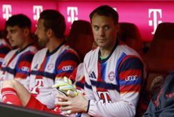 Soccer-Keeper Neuer extends deal with Bayern to 2027