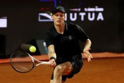 Tennis-Sinner closes in on Italian Open final before rain halts Medvedev clash