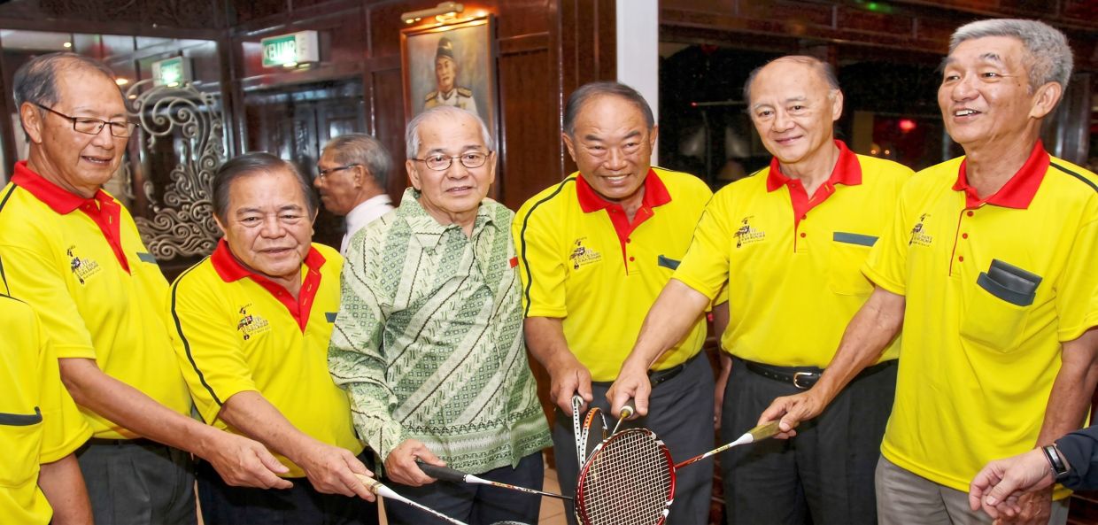 Our heroes: Malaysia’s 1967 Thomas Cup winning team members (from left) Datuk Yew Cheng Hoe, Datuk Ng Boon Bee, Datuk Teh Kew San, Datuk Tan Yee Khan, Datuk Billy Ng, Datuk Tan Aik Huang.