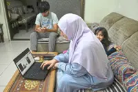 Online shift helps women doctors
