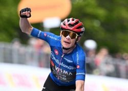 Cycling-Vingegaard doubles down to win Giro stage nine