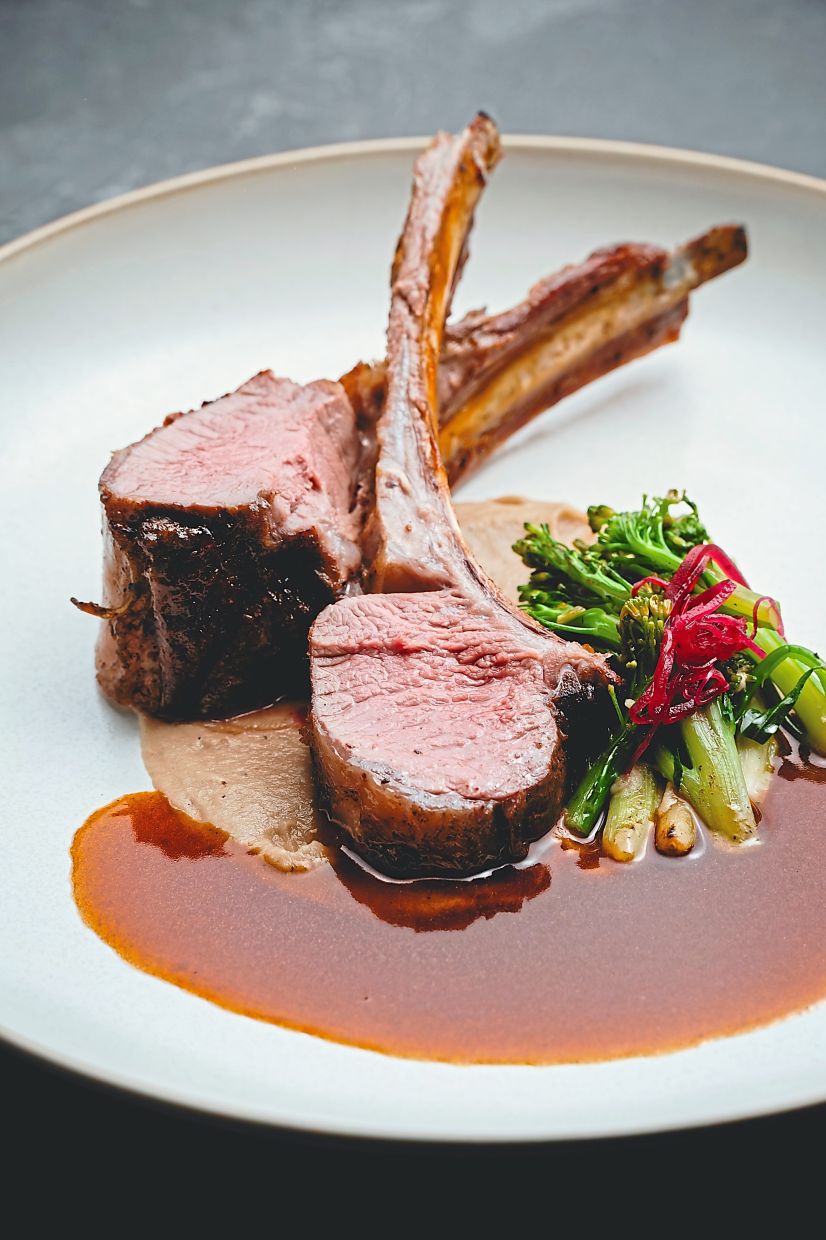 Gundagai Lamb features lamb sourced largely from a network of over 200 farmers in the town of Gundagai in Australia. 
