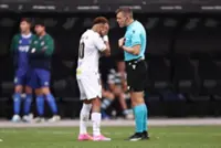 Soccer-Neymar loses cool over botched substitution in final World Cup audition