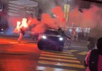 QuickCheck: Did a group of men set off flares from a moving 4WD vehicle?