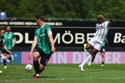 Soccer-Tiny Elversberg reach Bundesliga for first time