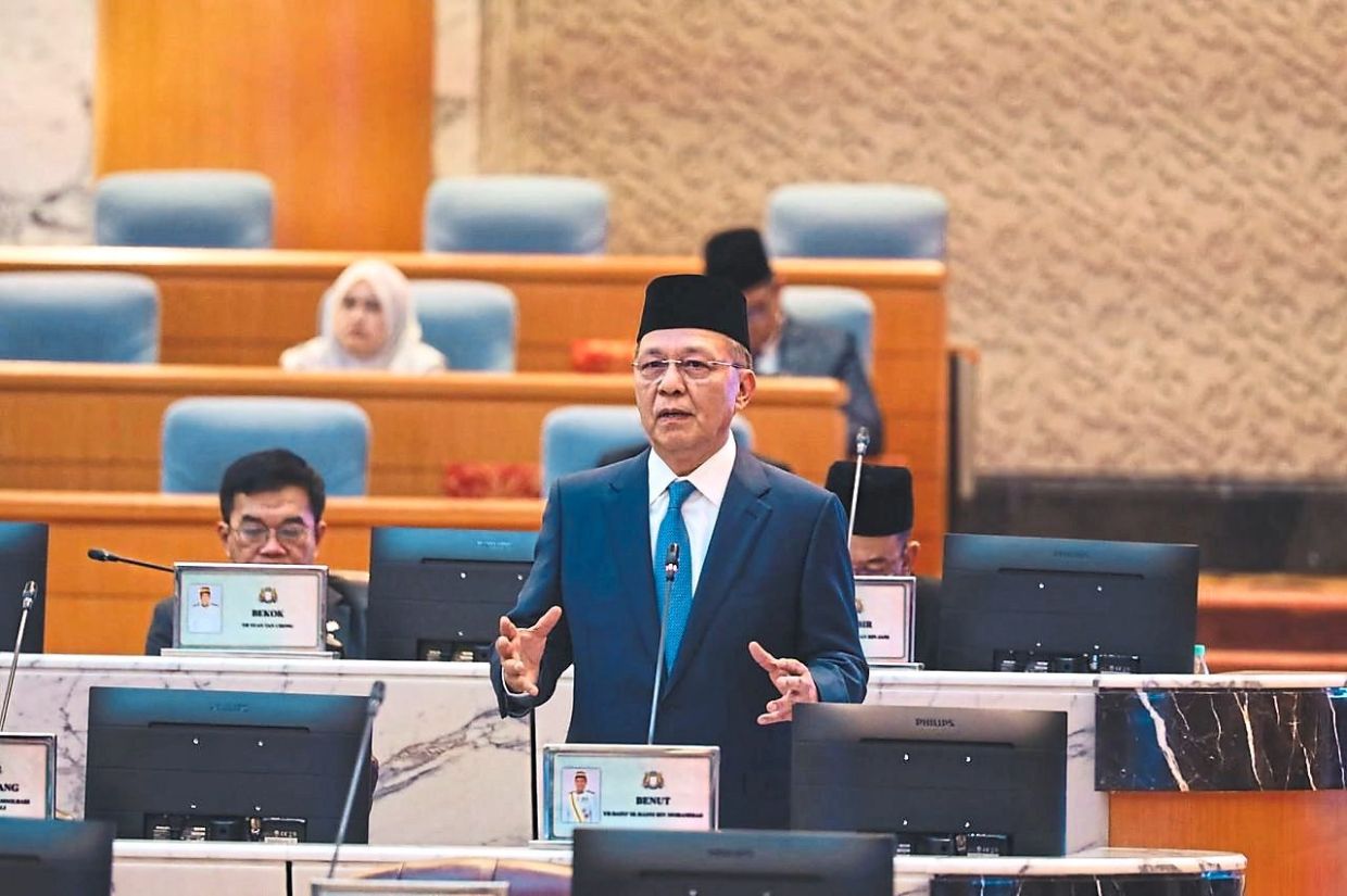 Former mentri besar Datuk Seri Hasni Mohamad (BN-Benut) said the State Legislative Assembly must play a more active role in shaping new policies and ideas instead of limiting discussions to administrative or operational issues.