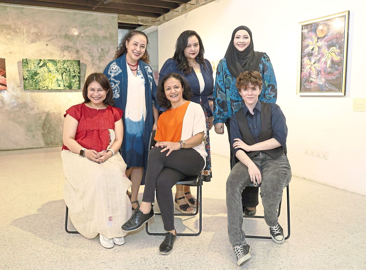 Several of the participating artists spoke with StarLifestyle before the show's opening. At the back, left to right: Yann, Yante Ismail and MIA lecturer Wan Nor Atikah. At the front, left to right: Afiza Abubakar, curator Sharmin Parameswaran and MIA student Natalia Hilliker.