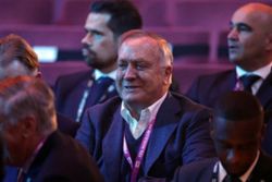 Soccer-Advocaat names unchanged Curacao squad for island nation's World Cup debut