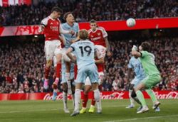 Soccer-Arsenal edge closer to league title with narrow win over Burnley