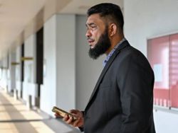Court finds Papagomo liable for defaming Lim Guan Eng, son