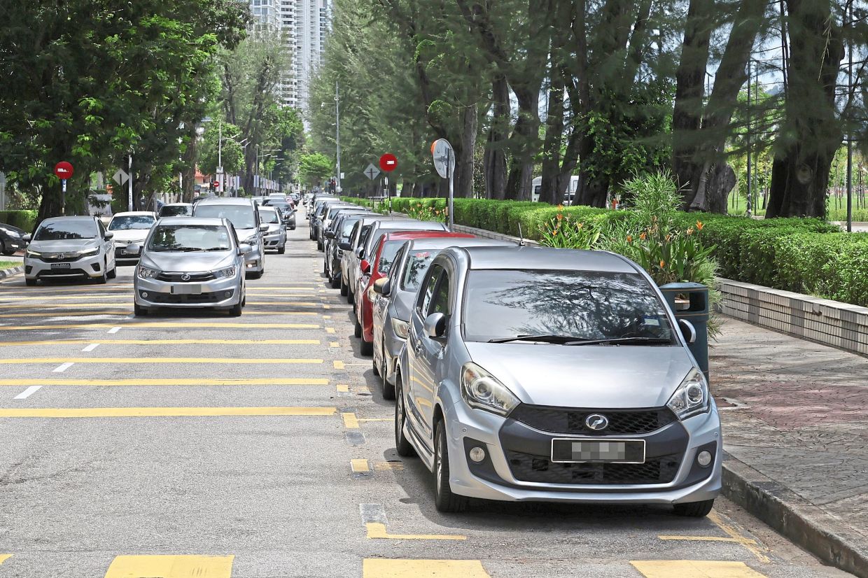 Roadside parking along Persiaran Gurney may be removed as part of a traffic rationalisation plan. 