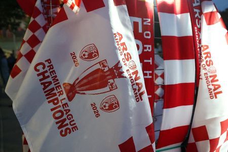 Soccer-Set-piece kings Arsenal trade style for steel to seal Premier League title