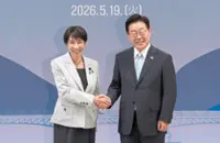 Takaichi, Lee build bridges