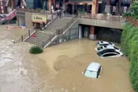 Chinese personnel swim, use boats to evacuate people in flood-hit areas