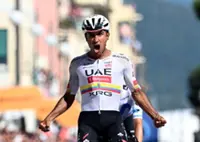 Cycling-Narvaez edges Mas to complete hat-trick of stage wins at Giro