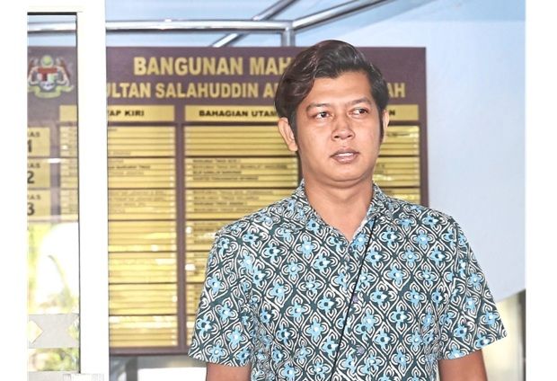 The High Court has granted unconditional custody of the younger sibling of the late autistic child, Zayn Rayyan Abdul Matin, to his biological father.