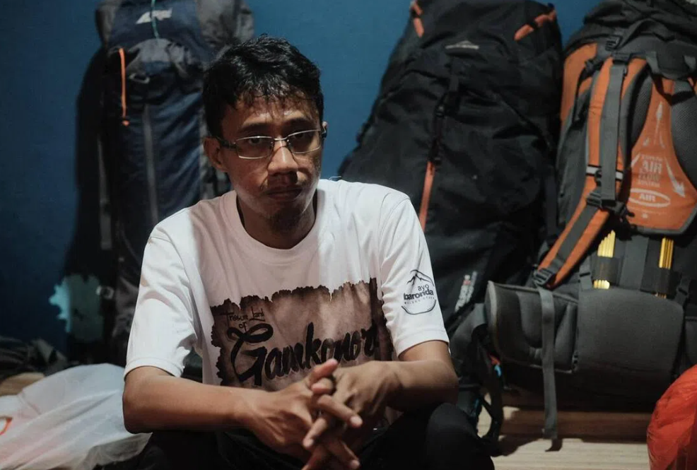 A climbing ban had been imposed by local authorities on April 17 following increased volcanic activity, but Reza denied having heard of the ban.