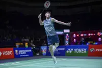 National No. 1 cracks under pressure and falls to lower-ranked Chinese