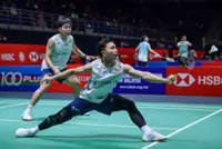 Arif-Roy King overcome teammates to reach last eight