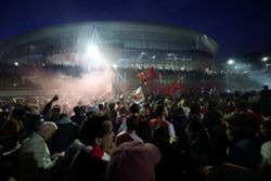 Soccer-From near-misses to glory, Arsenal fan says title and scenes of celebration feel surreal