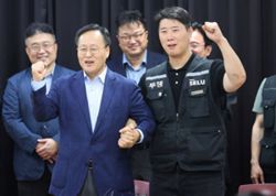Samsung shares soar as strike averted, but bonuses of $416,000 for some stoke concern