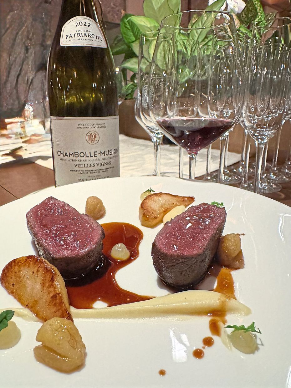The Chambolle-Musigny Vielle Vignes 2022 accompanies the seared venison loin with pureed parsnip, chestnuts and berries.