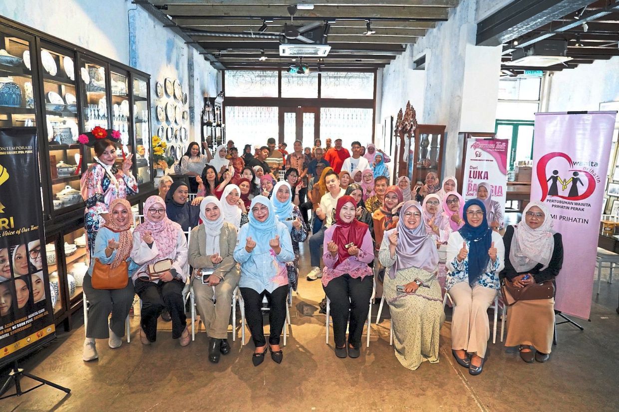 Participants at the ‘Caring for Mental Health’ talk, held alongside the ‘Seri: Woman Perspective – Voice of Our Time’ art exhibition. — Handout