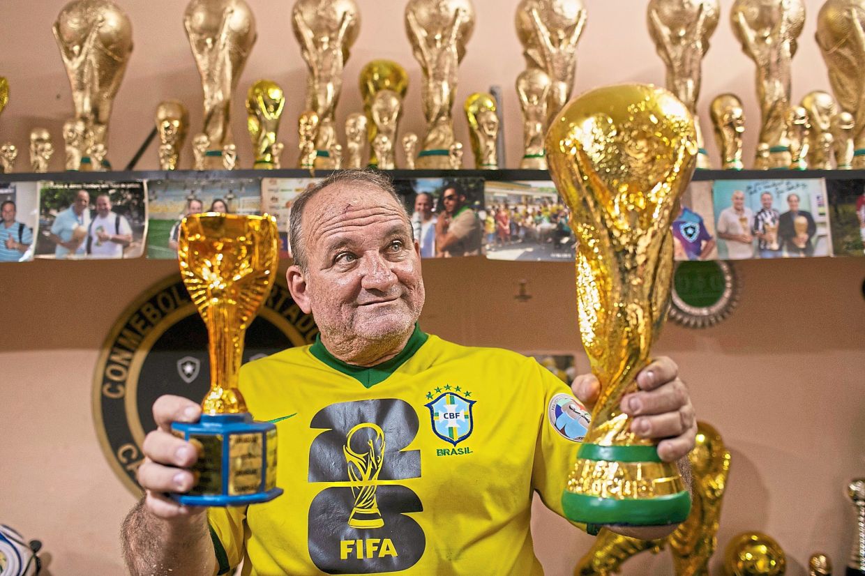 Over the years, Carlini has branched out, and now creates replicas of the former World Cup trophy used between 1930 and 1970, the Copa Libertadores trophy but also golden balls, gloves and boots. Photo: AP 