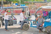 Heat wave empties roads, disrupts daily life