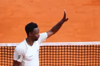 Tennis-Monfils warms up for final French Open with star-studded farewell party