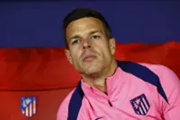 Soccer-Azpilicueta to retire at end of season