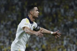 Soccer-Ronaldo's brace fires Al Nassr to Saudi league title with 4-1 win over Damac