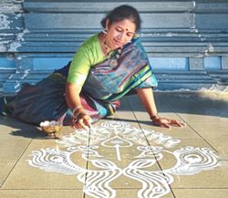 Malaysian doctor draws a kolam every day at 4am as a mindful, meaningful ritual