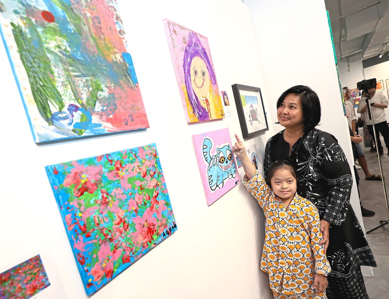 Elyantie (right) says Aqeela uses painting as a way to express her observations, emotions and interests.