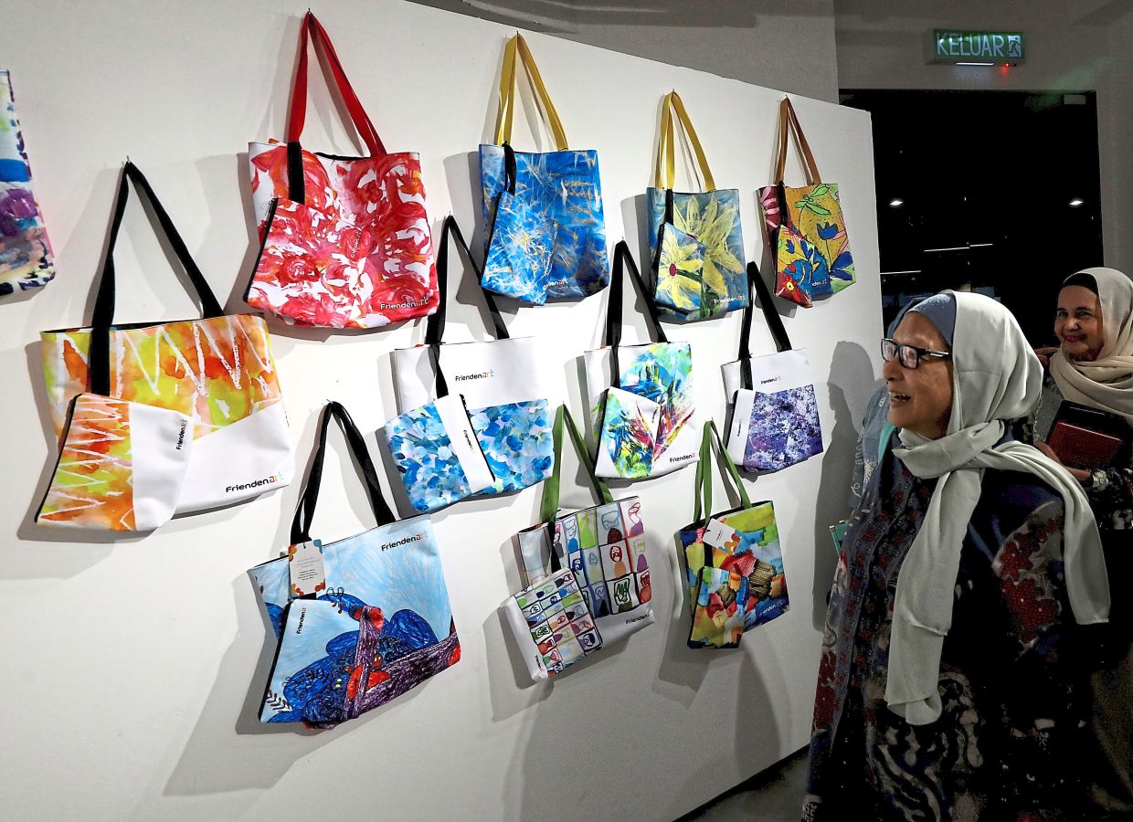 The exhibition displays works of art of 18 young talents, many of them navigating the challenges of disabilities.