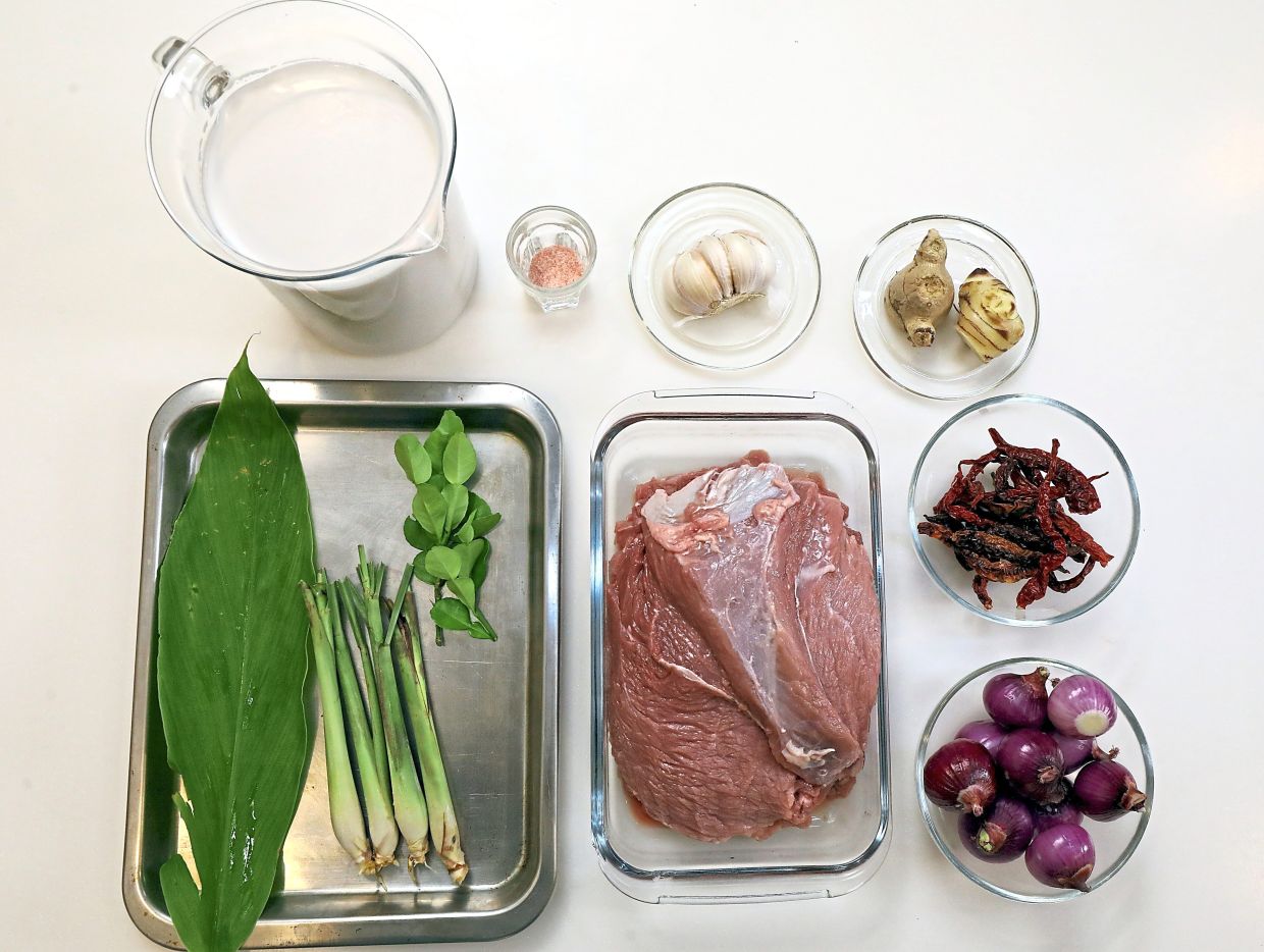 Unlike other rendang and curries, this recipe does not use any oil but gets its richness from the slowly rendered coconut milk.