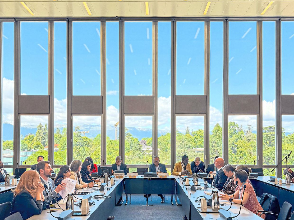 Dr Dzulkefly (centre) sharing Malaysia’s integrated lung health initiatives during a high-level session at the WHO headquarters.