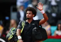 Tennis-Frenchman Fils out of Roland Garros due to hip pain