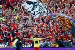 Soccer-Thauvin inspires Lens to maiden French Cup title with 3-1 win over Nice