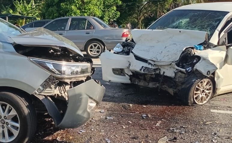 Two people were killed while another suffered minor injuries in a road accident involving two vehicles along Jalan Taiping–Bagan Serai.
