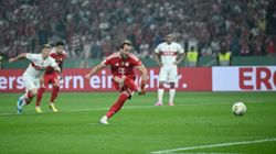 Soccer-Kane hat-trick hands Bayern German Cup victory and domestic double