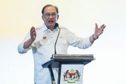 Anwar takes over Pandan as adopted constituency