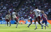 Soccer-Champions Arsenal finish Premier League season on high with win at Palace